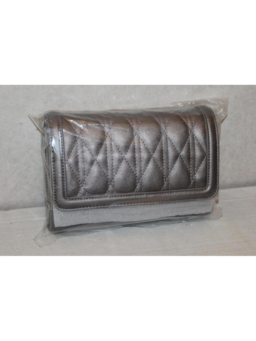 NEW Save The Girls Cleo Cell Phone Touchscreen Silver Crossbody Purse with RFID